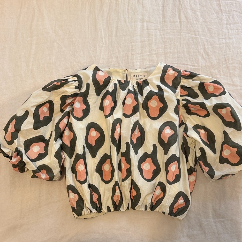 Elegant Puff Sleeve Blouse with Abstract Design